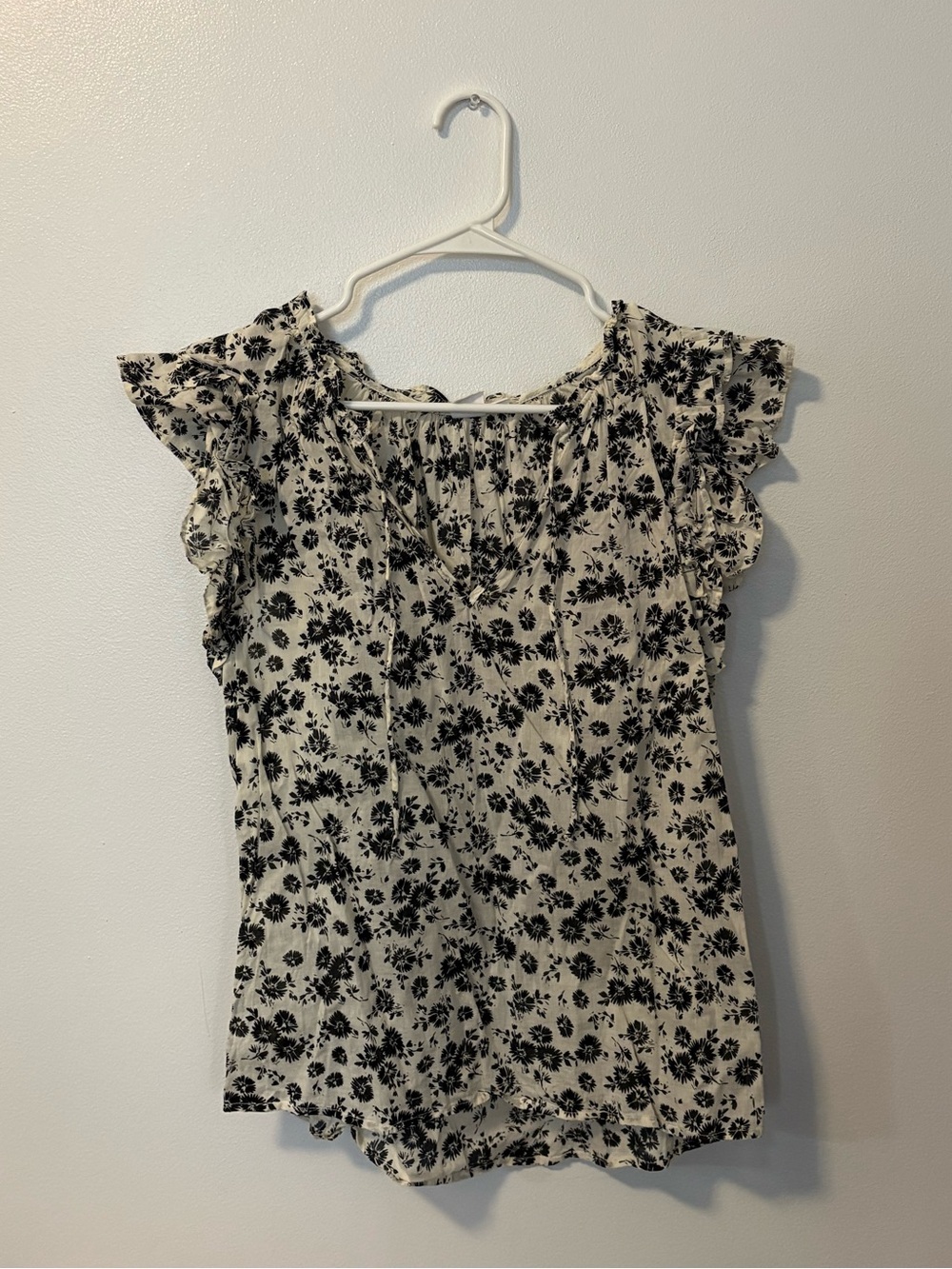 Gap Black & White Floral Ruffle Sleeve Top - Picture 2 of 5